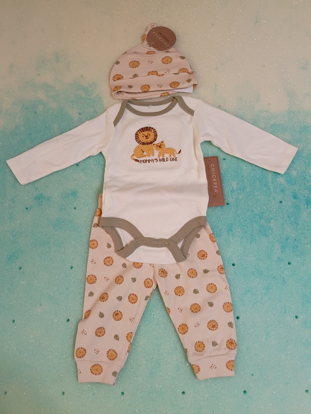 chick‎ pea White and Tan Lion Print 3-Piece Baby Outfit